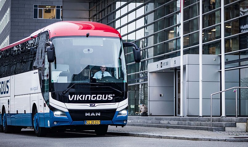 Bus ved afhentning ved terminal i lufthavnen